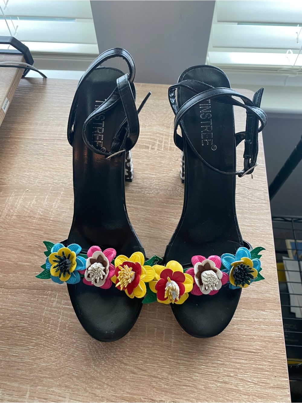 Tinstree 3D Flowers Ankle Strap Sandals